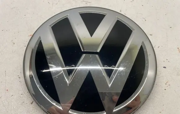 Volkswagen Tiguan Front bumper upper radiator grill 5NA853601G
