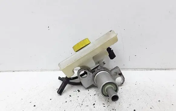 Audi A4 S4 B7 8E 8H Master brake cylinder