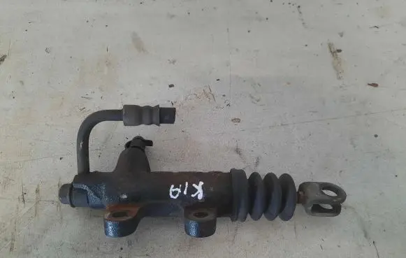 KIA Carens I Clutch master cylinder