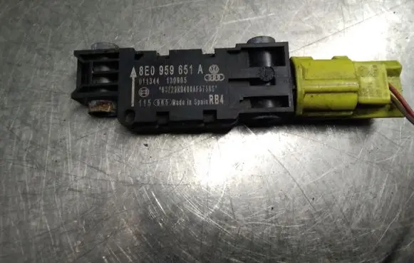 Audi A4 S4 B6 8E 8H Airbag deployment crash/impact sensor 8E0959651A
