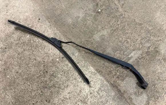 KIA Rio Front wiper blade arm