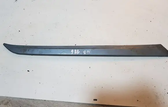 Front bumper splitter molding