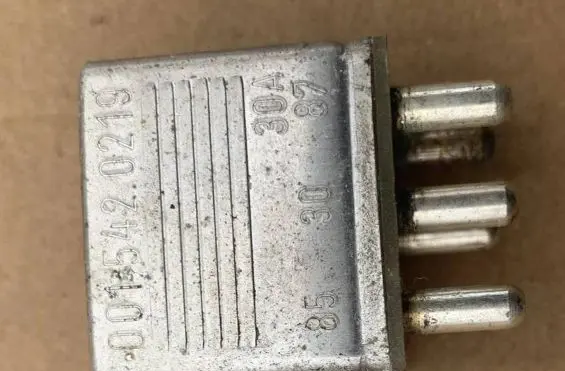 Mercedes-Benz W123 Other relay 0015420219 8573087