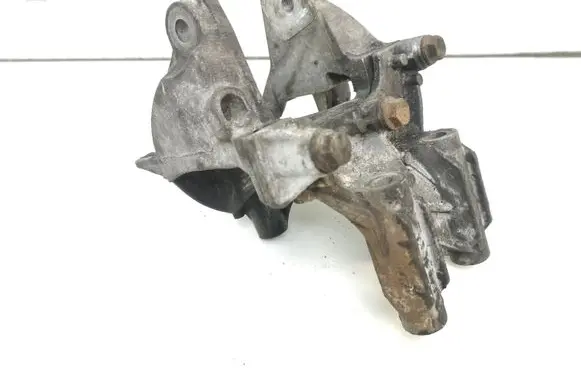 Volkswagen Transporter - Caravelle T5 Engine mounting bracket 070199343B 070199343A
