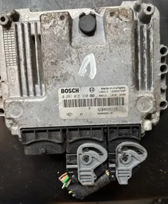 Renault Trafic II (X83) Engine control unit/module 0281015330 8200935115