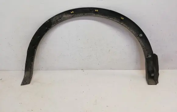 Rear fender molding trim