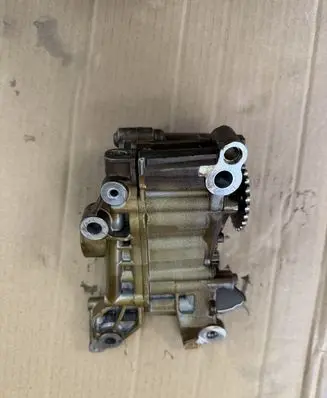 BMW 3 E92 E93 Oil pump 7573748