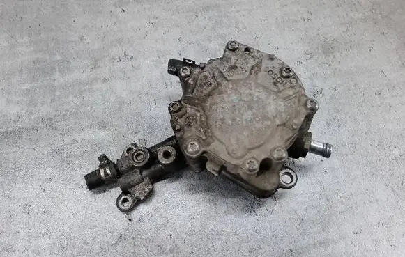Skoda Octavia Mk2 (1Z) Vacuum pump 038145209M