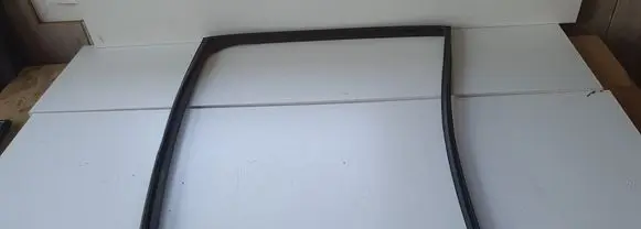 Nissan Leaf I (ZE0) Rubber seal rear door window/glass 