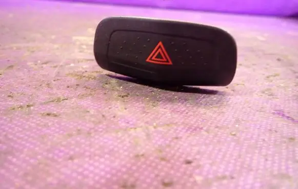 Nissan Primera Hazard light switch 