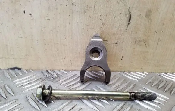 Toyota Corolla E120 E130 Fuel Injector clamp holder
