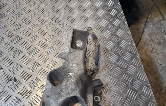 BMW X5 E70 Engine mounting bracket 22116778331 6778331