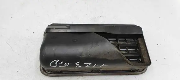 Mercedes-Benz ML W164 Quarter panel pressure vent A164830042