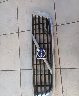 Volvo V50 Front bumper upper radiator grill