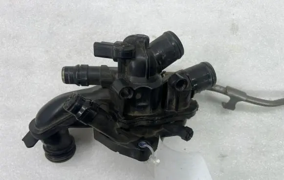 Peugeot 5008 II Thermostat/thermostat housing 9808647180