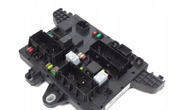 Opel Zafira C Fuse module 20957185