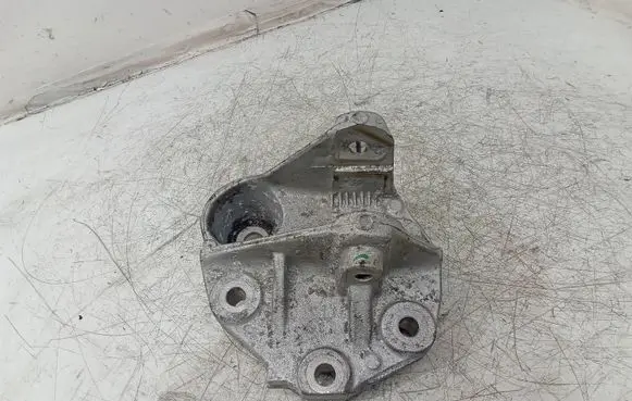 Peugeot 508 Engine mounting bracket 9647646380