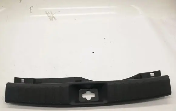 Trunk/boot sill cover protection