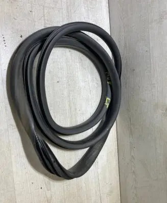 Rear door rubber seal (on body)