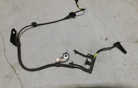 Mitsubishi Outlander ABS brake wheel speed sensor 52282357A