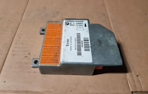 BMW 5 E39 Airbag control unit/module 8369023