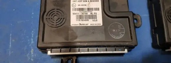 KIA Sorento Door central lock control unit/module 954113E780 10R020746 S62360033536C
