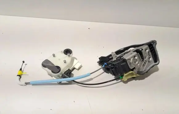 BMW X7 G07 Front door lock 7477702 7444678