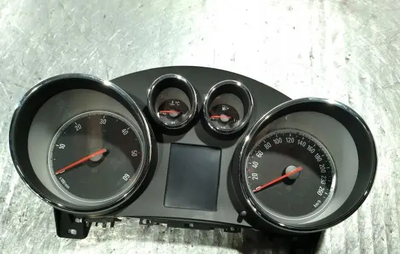 Opel Zafira C Speedometer (instrument cluster) 13442453