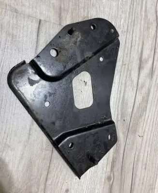 Toyota Hilux VIII Engine mounting bracket