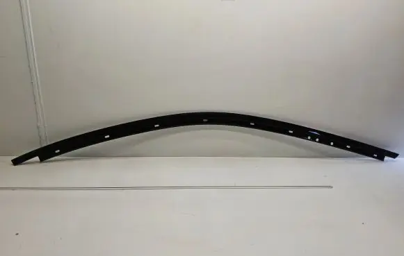 BMW i8 Front door glass trim molding 51337312998 7312998 16444510