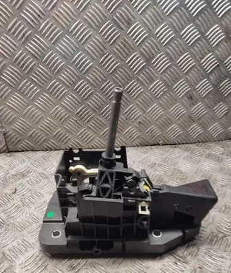 Volvo XC70 Gear shifter/selector P08636189