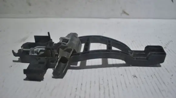 Ford Focus Rear door exterior handle/bracket 
