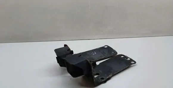 BMW 3 E90 E91 Radiator mount bracket 7117812 7117811