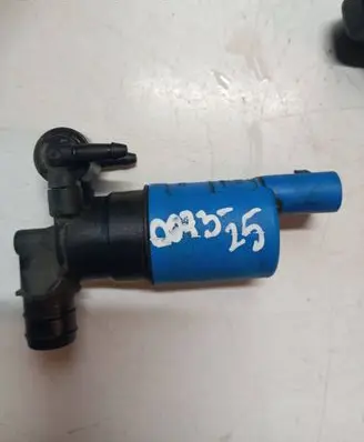 Volvo V60 Windscreen/windshield washer pump AV6113K082AA