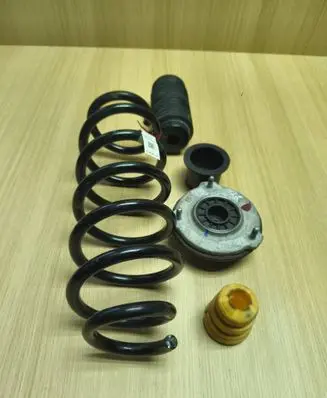 Tesla Model 3 Front coil spring 104437904B CZHZ21570008870