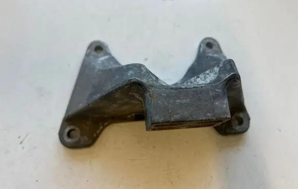 BMW 5 E60 E61 Gearbox mounting bracket 6761107