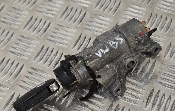 Volkswagen PASSAT B5 Ignition lock 4B0905851A 0505007449