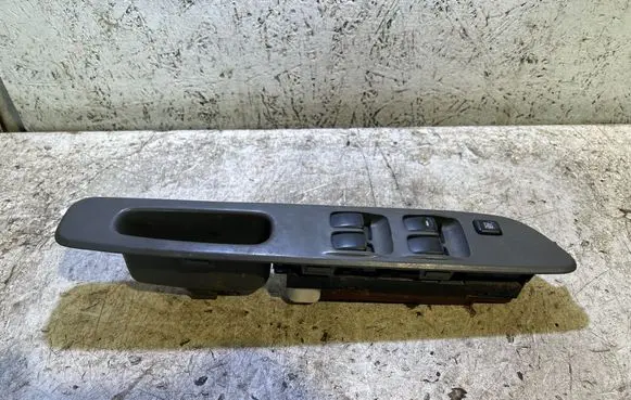 Mitsubishi Space Wagon Electric window control switch 008103N