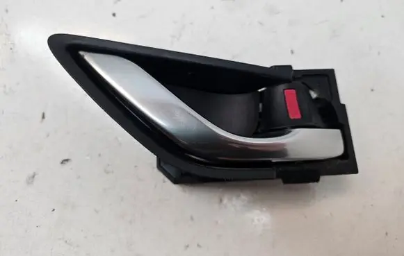 Mazda 6 Front door interior handle T8314