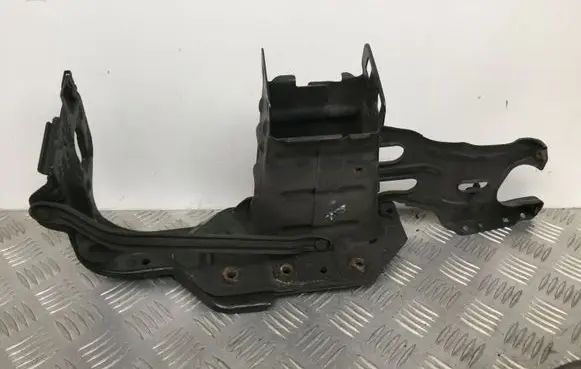 Mercedes-Benz C W203 Radiator support slam panel bracket 