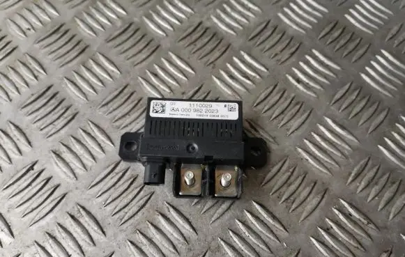 Mercedes-Benz C W204 Other control units/modules A0009822023 1110029