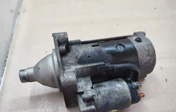 Chrysler Grand Voyager V Starter motor M2T88971