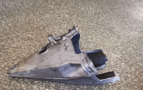 Volkswagen Transporter - Caravelle T5 Engine mounting bracket 7H0199370J
