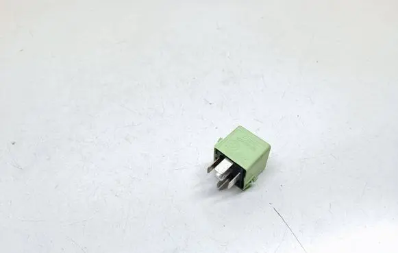 BMW X3 E83 Other relay 8373700 61367373700