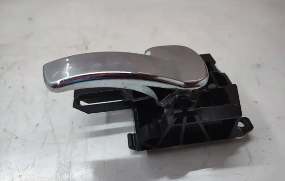 Nissan Qashqai+2 Rear door interior handle