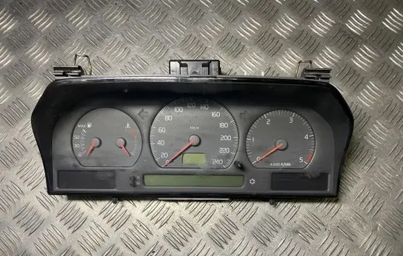 Volvo V70 Speedometer (instrument cluster) 9472523 69294240T 9451530