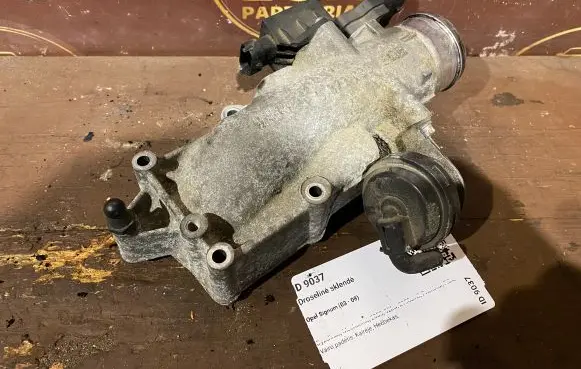 Opel Signum Throttle valve 08226805