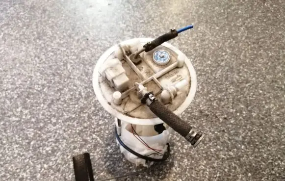 Opel Vivaro In-tank fuel pump 8200052390A 1725047 56105410