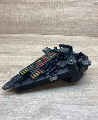 BMW 5 E60 E61 Fuse module 6906618 690661804
