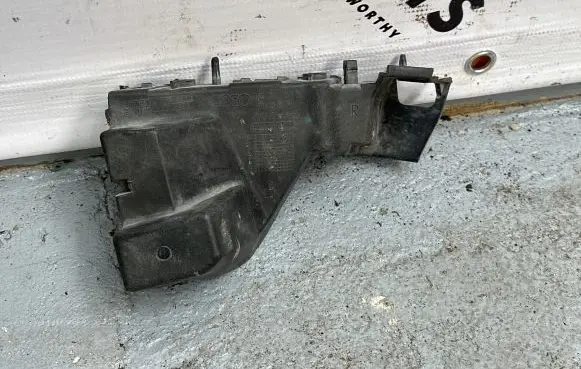 Audi Q5 SQ5 Front bumper mounting bracket 8R0807284C